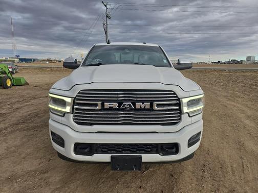 2020 RAM 3500 Laramie Crew Cab 4x4 8' Box