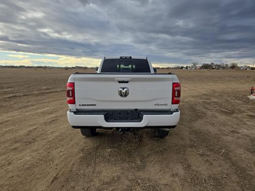 2020 RAM 3500 Laramie Crew Cab 4x4 8' Box
