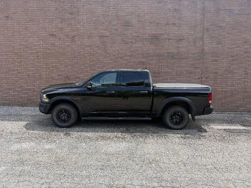Diamond Black Crystal Pearl 2021 RAM 1500 Classic SLT