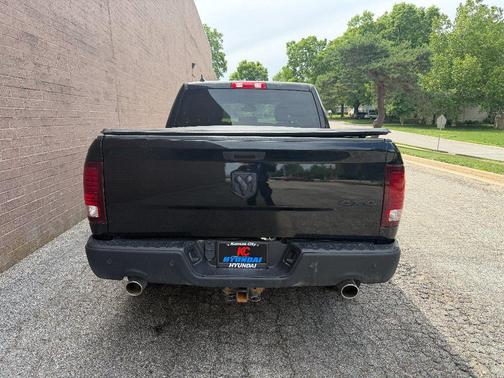 Diamond Black Crystal Pearl 2021 RAM 1500 Classic SLT