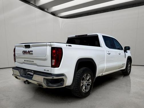 Summit White 2024 GMC Sierra 1500 SLE