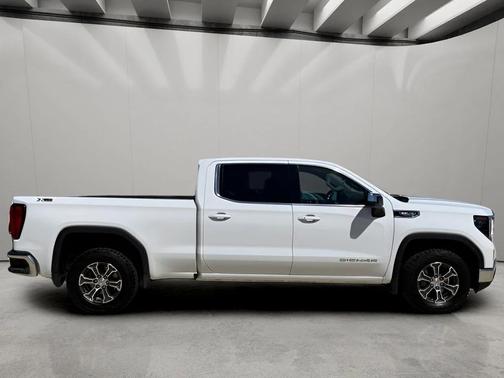 Summit White 2024 GMC Sierra 1500 SLE
