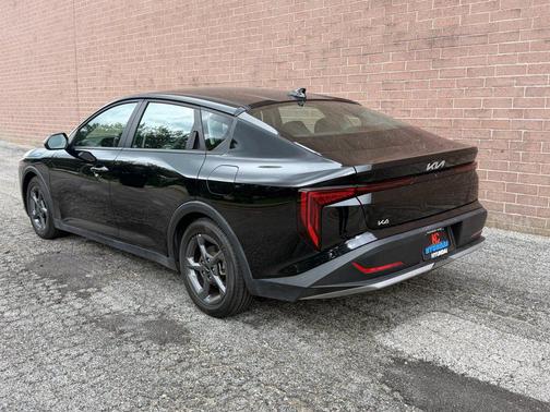 Aurora Black Pearl 2025 Kia K4 LXS