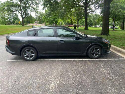 Aurora Black Pearl 2025 Kia K4 LXS