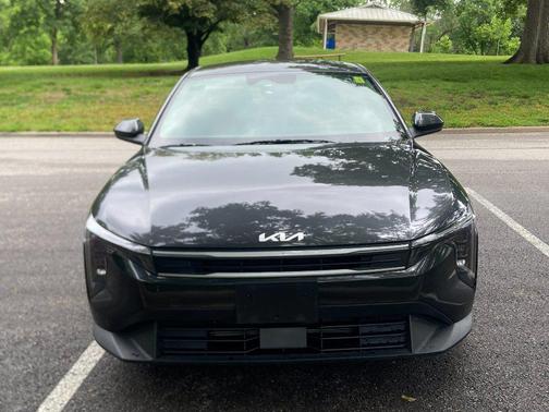 Aurora Black Pearl 2025 Kia K4 LXS