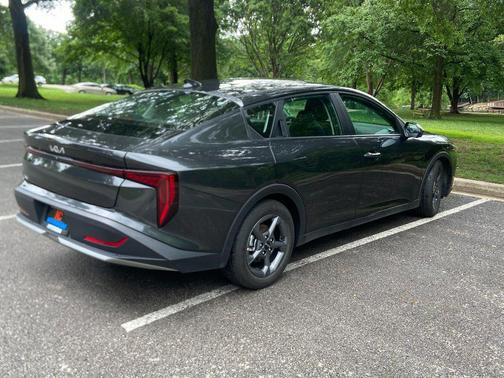 Aurora Black Pearl 2025 Kia K4 LXS