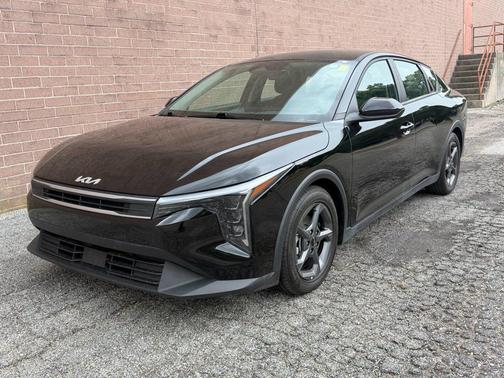 Aurora Black Pearl 2025 Kia K4 LXS