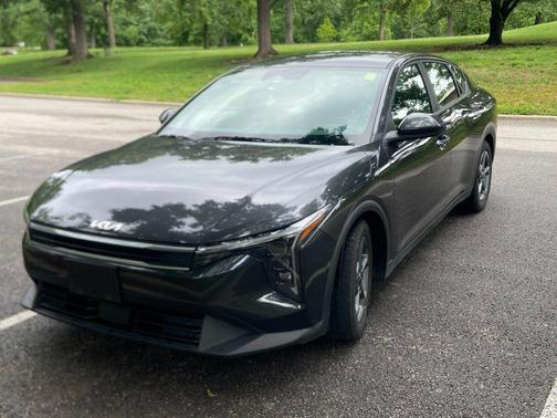 Aurora Black Pearl 2025 Kia K4 LXS