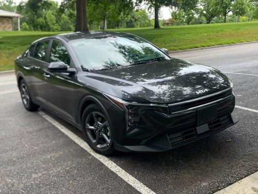 Aurora Black Pearl 2025 Kia K4 LXS