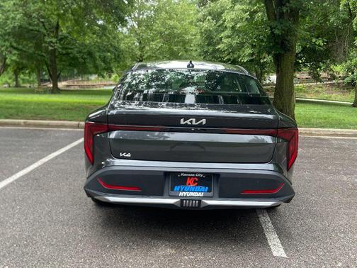Aurora Black Pearl 2025 Kia K4 LXS