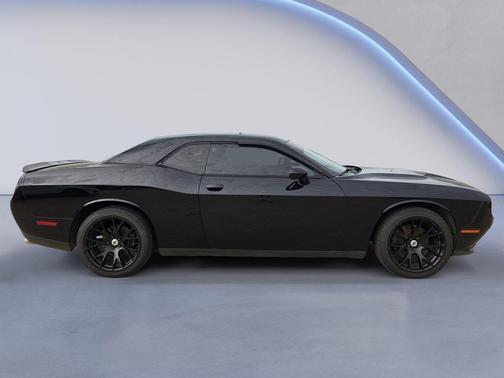 Pitch Black Clearcoat 2018 Dodge Challenger SXT