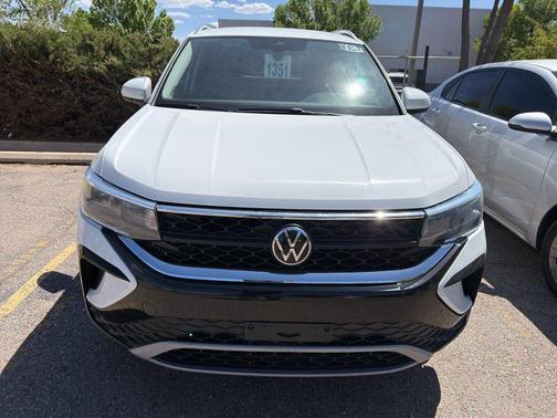 White 2024 Volkswagen Taos 1.5T SE