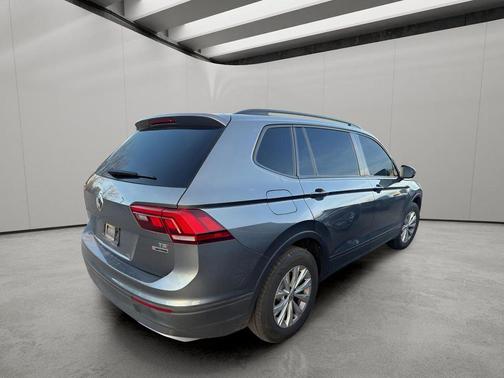 Platinum Gray Metallic 2018 Volkswagen Tiguan 2.0T S 4MOTION