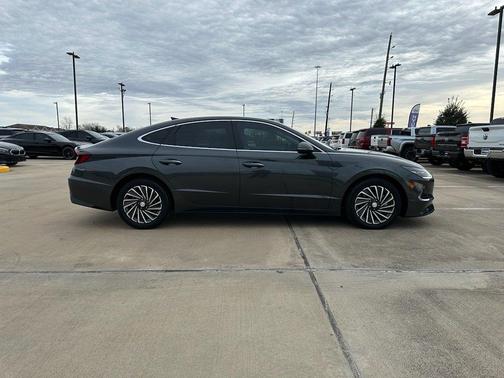 2023 Hyundai SONATA Hybrid SE