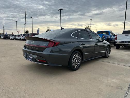 2023 Hyundai SONATA Hybrid SE