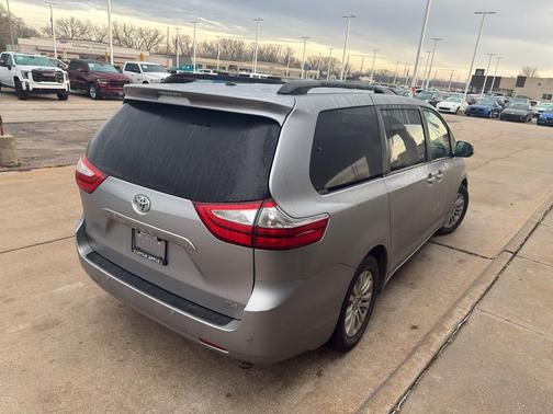 2015 Toyota Sienna XLE