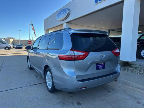 2015 Toyota Sienna XLE