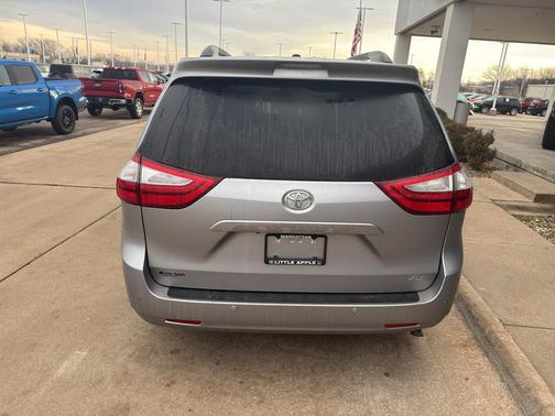 2015 Toyota Sienna XLE