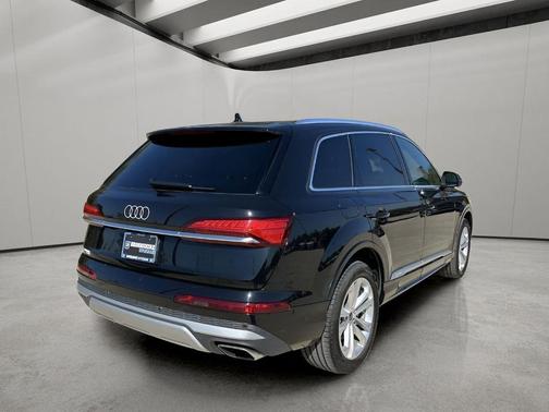 Mythos Black Metallic 2025 Audi Q7 55 Premium Plus