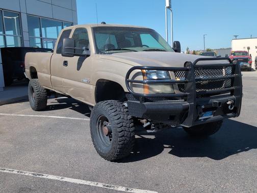 2004 Chevrolet Silverado 2500 LS H/D Extended Cab