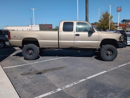2004 Chevrolet Silverado 2500 LS H/D Extended Cab