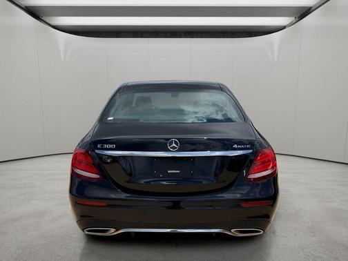 Obsidian Black Metallic 2019 Mercedes-Benz E-Class 4MATIC