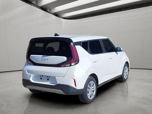 Snow White Pearl 2023 Kia Soul LX