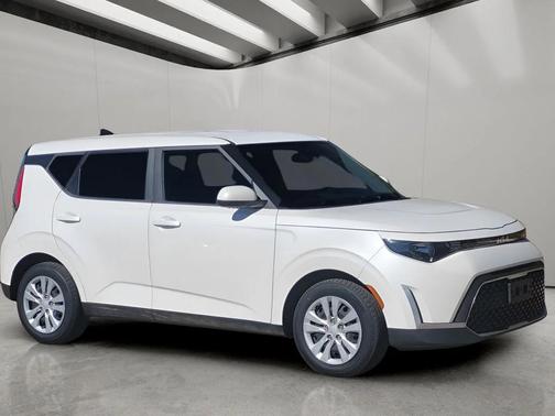 Snow White Pearl 2023 Kia Soul LX