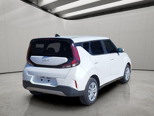 Snow White Pearl 2023 Kia Soul LX