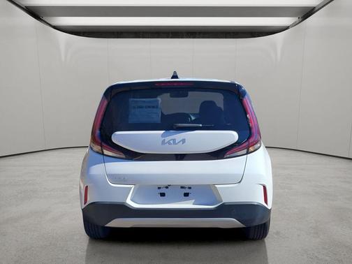 Snow White Pearl 2023 Kia Soul LX