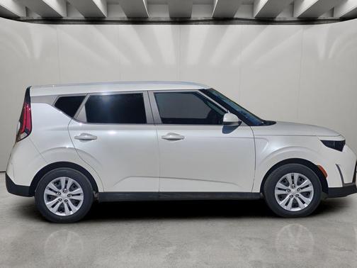 Snow White Pearl 2023 Kia Soul LX