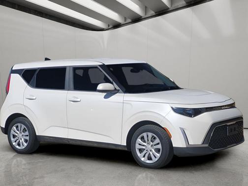 Snow White Pearl 2023 Kia Soul LX