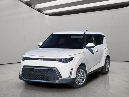 Snow White Pearl 2023 Kia Soul LX