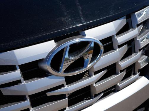 Phantom Black 2023 Hyundai SANTA CRUZ SEL