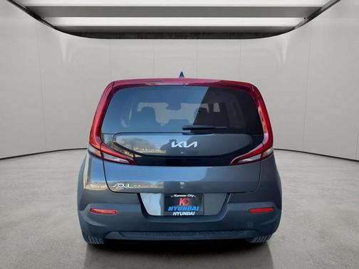 Gravity Gray 2022 Kia Soul LX