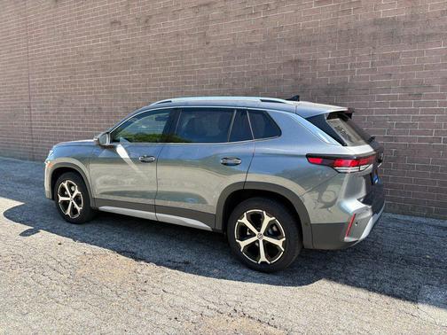 Platinum Gray Metallic 2025 Volkswagen Tiguan 2.0T SE 4MOTION