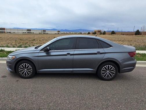 Platinum Gray Metallic 2019 Volkswagen Jetta 1.4T SE