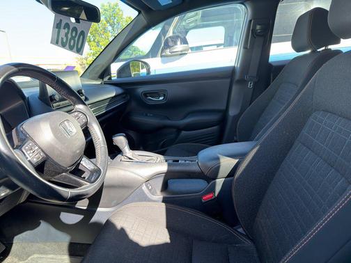 Platinum White Pearl 2023 Honda HR-V 2WD Sport