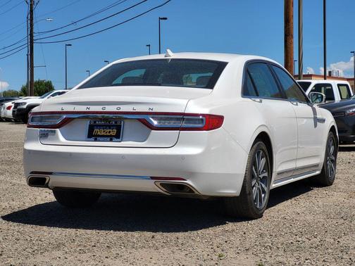 2018 Lincoln Continental Premiere