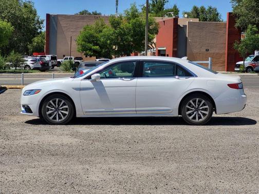 2018 Lincoln Continental Premiere