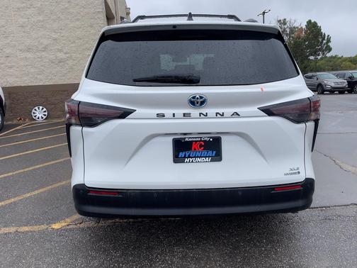 2023 Toyota Sienna XLE