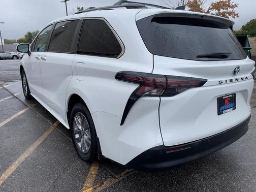 2023 Toyota Sienna XLE