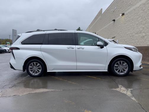 2023 Toyota Sienna XLE