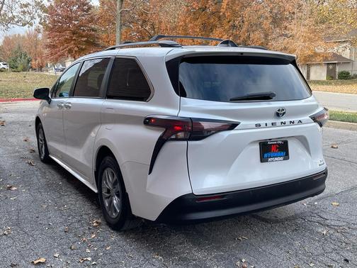 2023 Toyota Sienna XLE
