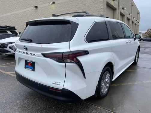 2023 Toyota Sienna XLE