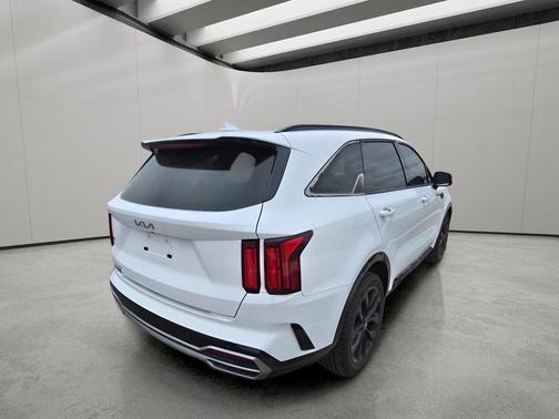 Glacial White Pearl 2023 Kia Sorento SX