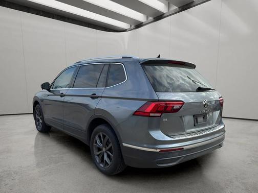 Platinum Gray Metallic 2022 Volkswagen Tiguan 2.0T SE