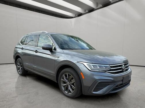 Platinum Gray Metallic 2022 Volkswagen Tiguan 2.0T SE