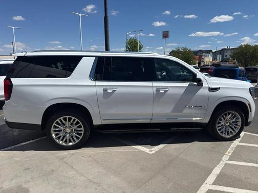 Summit White 2025 GMC Yukon XL Denali