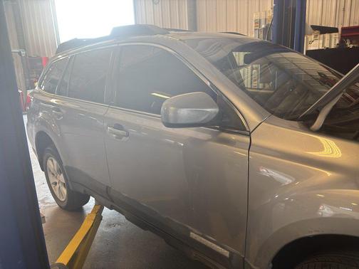 Steel Silver Metallic 2011 Subaru Outback 3.6 R Limited